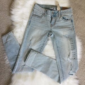 NWT American Eagle Distressed Jeggings